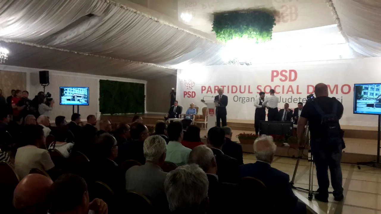 Dăncilă a venit cu elicopterul la Iaşi, despre care presa locală a scris „singura regiune din ţară fără autostrăzi”. Explicaţie: „E plătit din fondurile PSD”