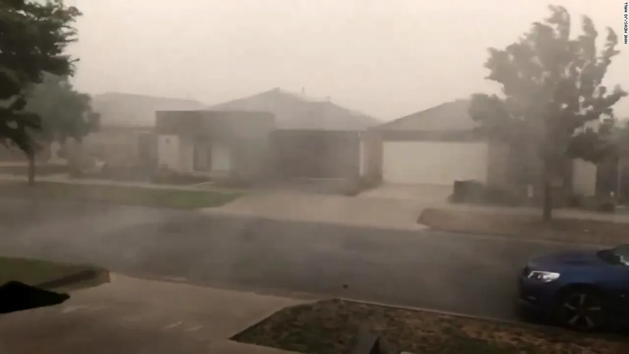 A plouat în Australia: Precipitaţiile nu au stins incendiile de vegetaţie, dar au ajutat pompierii să le controleze. VIDEO
