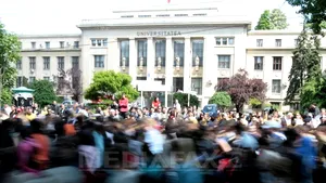 Peste 1.500 de cadre didactice universitare, pensionabile prin noua lege a educaţiei