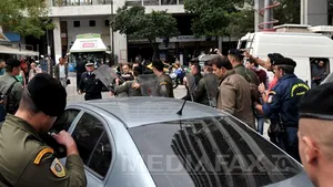 Femeile de serviciu au forţat creditorii Greciei să iasă din sediul Finanţelor pe scara de incendiu