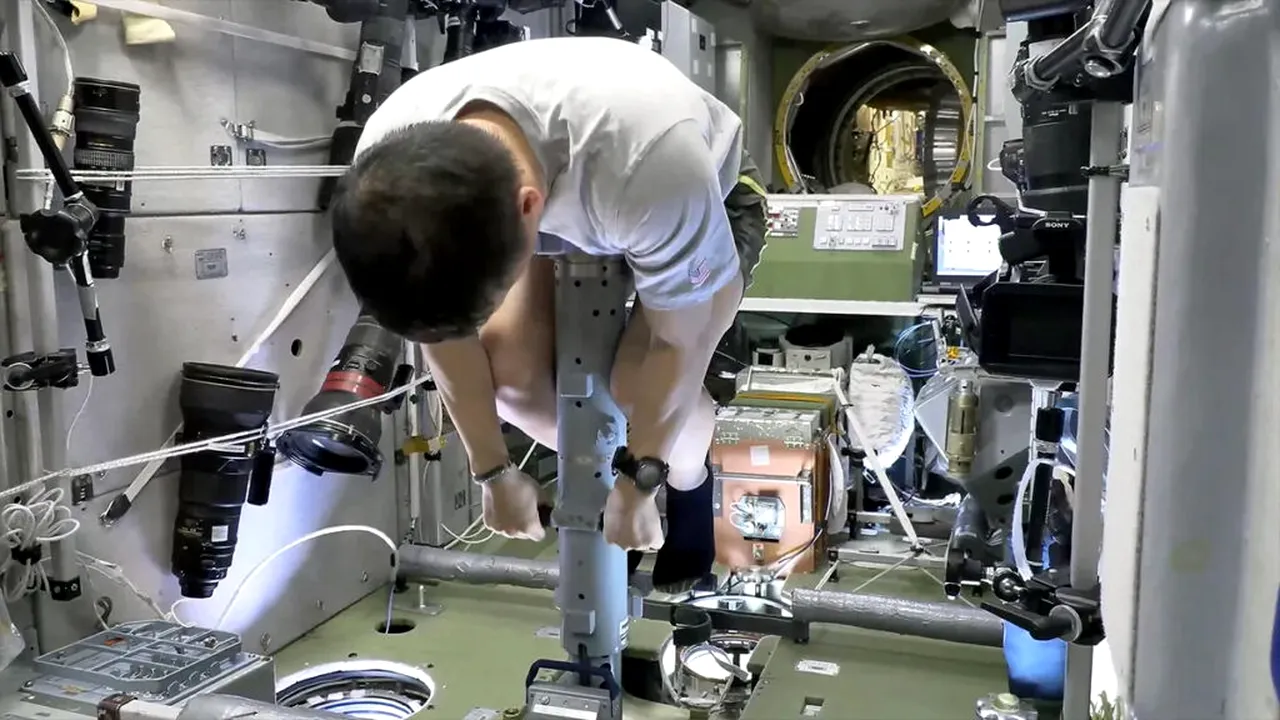 Cum se „cântăresc” astronauții în spațiu? NASA arată metoda folosită pe Stația Spațială Internațională