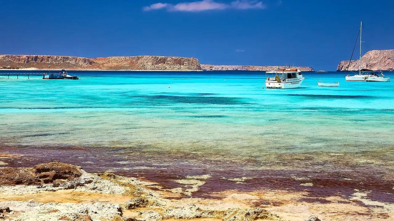 Vacanţele în Grecia, pe timp de pandemie. Numărul de turişti români pe insula Corfu a scăzut cu 90% anul trecut