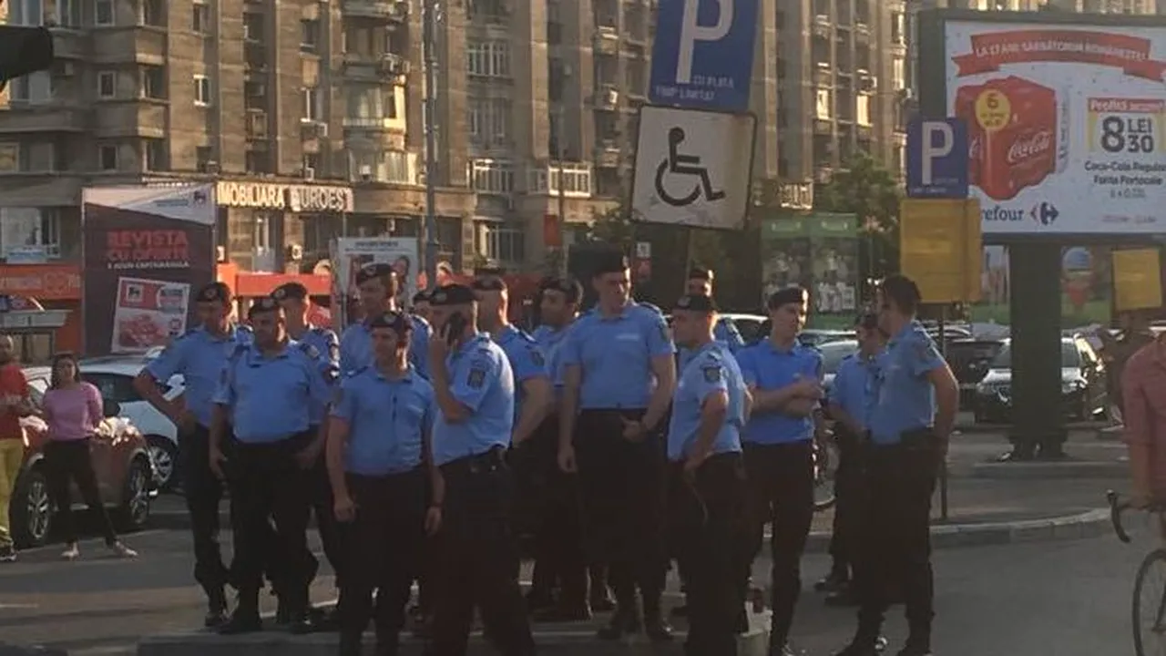 Protestatarii care ar fi lovit doi jandarmi la protestul din 4 iulie de la Piaţa Victoriei sunt căutaţi. Vor fi depuse plângeri la parchet