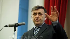 Antonescu: Băsescu ar trebui să revină în poziţia prezidenţială, altfel s-ar induce că am fi înţeleşi