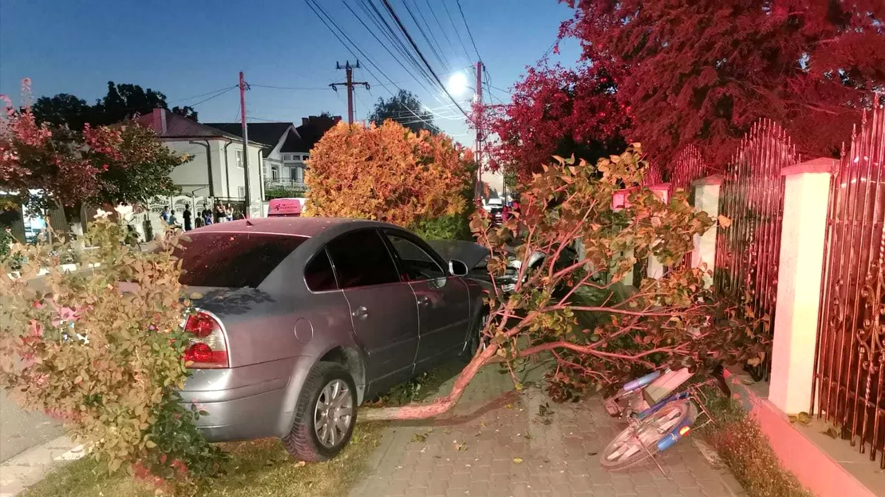 FOTO: Reacţie în lanţ greu de prevăzut, în urma unui accident produs în Ilfov. Doi copii şi o tânără au fost răniţi 
