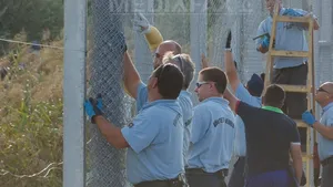 CRIZA IMIGRANŢILOR: Ungaria va construi un gard metalic la frontiera cu Slovenia