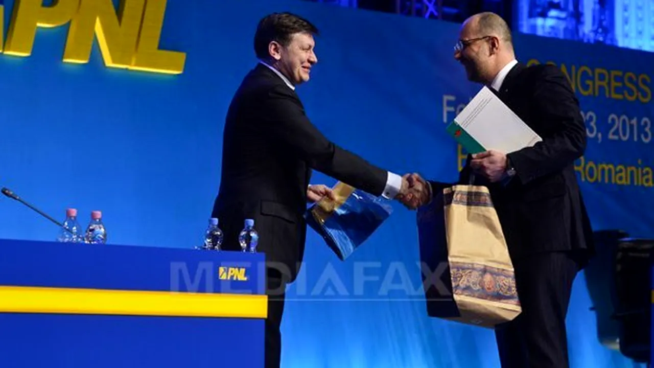 Kelemen Hunor i-a înmânat lui Antonescu un steag secuiesc ca gest simbolic împotriva dezbinării