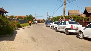 Consilier local din Gorj, suspectat că a furat motoarele unor ambulanţe/ Poliţiştii au făcut percheziţii la două locuinţe | VIDEO