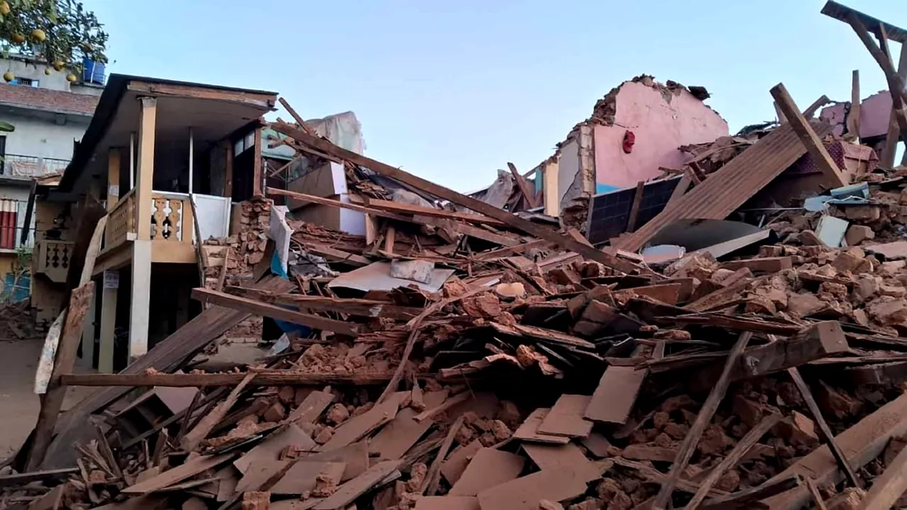 Cutremur devastator în Nepal: peste o sută de persoane şi-au pierdut viaţa