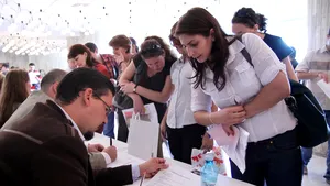Sectorul IT, industria automotive şi retailul, domeniile cele mai afectate de criza forţei de muncă din România. Investitorii avertizează că problema se agravează
