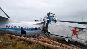 VIDEO 16 morţi şi şapte răniţi după ce un avion rusesc s-a prăbuşit în regiunea Tatarstan