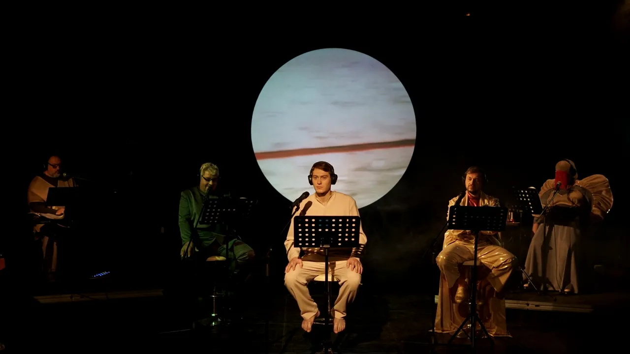 Piesă de teatru scrisă de Regele Mihai şi Regina Ana, în premieră la Teatrul Naţional din Craiova