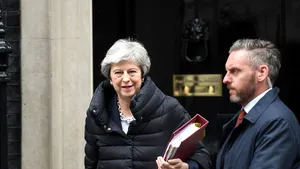 Theresa May şi-ar putea anunţa, vineri, demisia din funcţia de lider al Guvernului de la Londra/ Editor politic BBC: Premierul „mai are 36 de ore