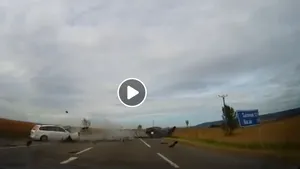Imagini VIDEO şocante de la accidentul GRAV din Vrancea, în care au murit patru persoane. Pasagerul dintr-o altă maşină a surprins momentul impactului frontal