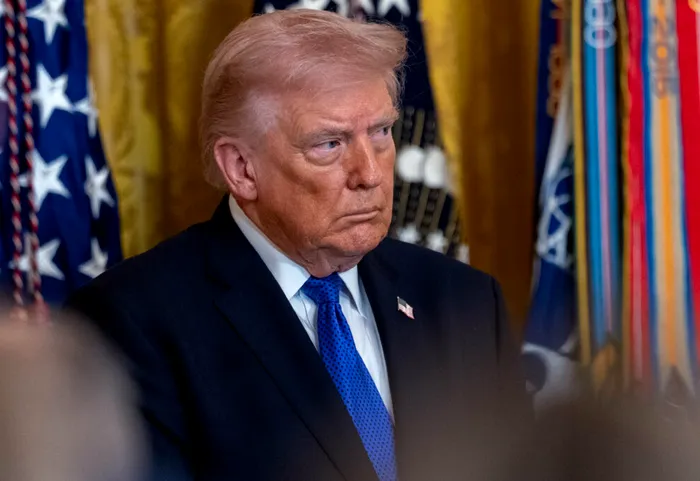 NEWS ALERT Donald Trump: Mă gândesc serios să retrag SUA din NATO