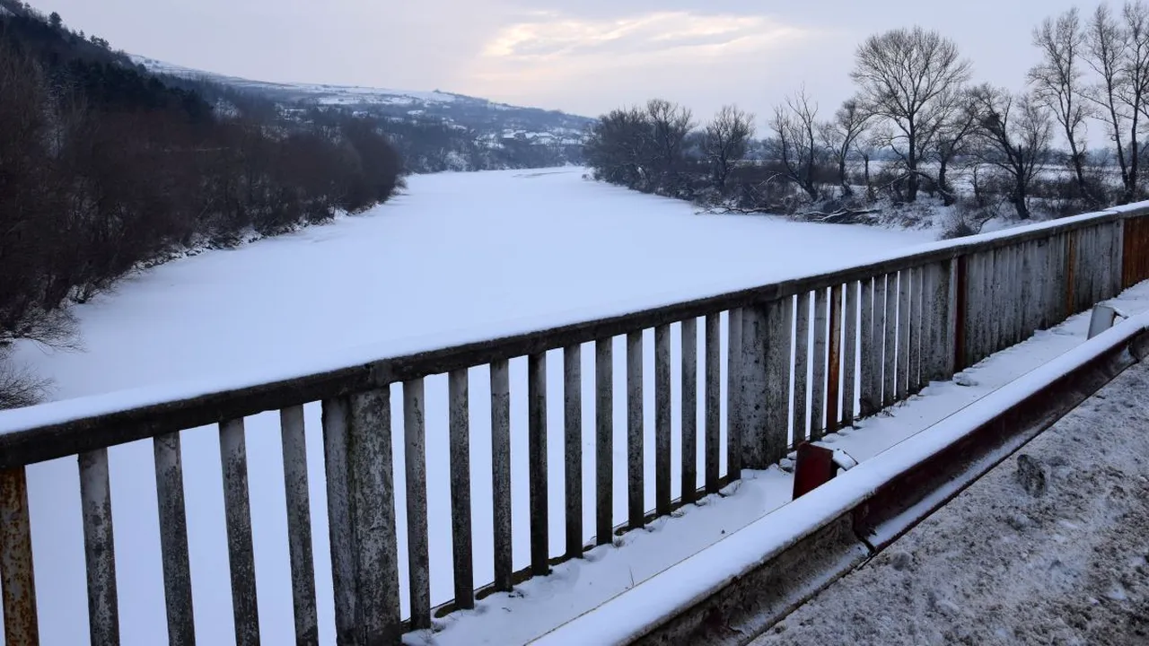 Poduri de gheaţă s-au format pe toate cursurile de apă din judeţul Alba