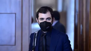 Deputat USR: Prioritatea lui Iohannis - 1 din 2 copii în risc de sărăcie, dar le face educaţie climatică