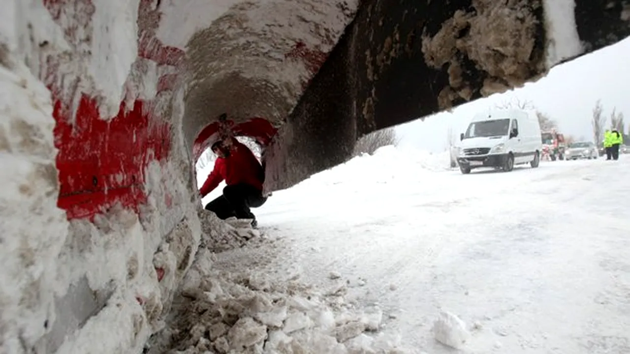 Circulaţie blocată pe DN1 A, la Cheia, din cauza unei avalanşe