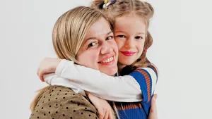 Povestea unei tinere din România care a construit o afacere de milioane şi îşi vinde produsele în toată lumea