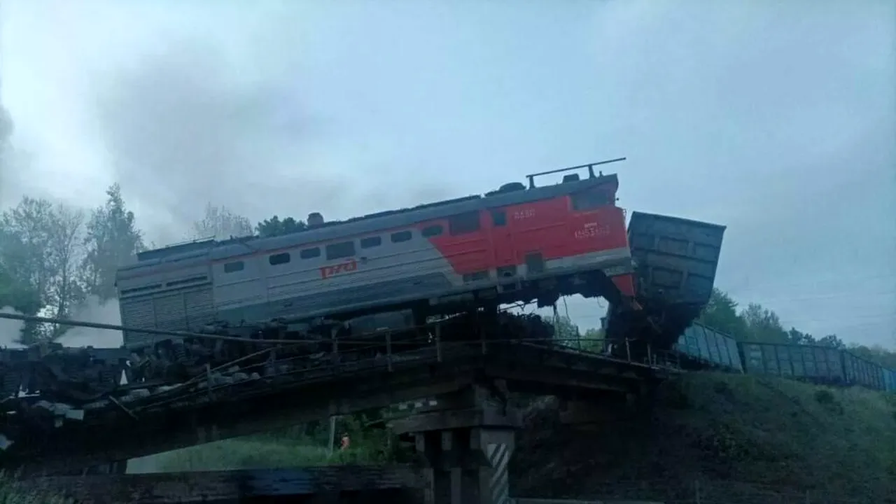 Încă un pod s-a prăbușit în Rusia, în regiunea Kursk, în timp ce un tren de marfă îl traversa