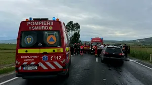 NEWS ALERT Accident grav pe DN1 în județul Sibiu. 15 persoane și patru mașini sunt implicate, a fost activat Planul Roșu