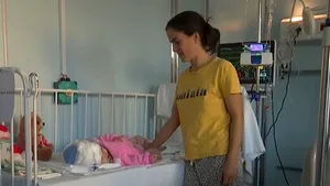Bebeluş de 5 luni din Galaţi, salvat de o operaţie miraculoasă la Iaşi