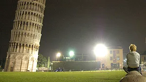 Un roman vrea sa indrepte Turnul din Pisa! - VIDEO