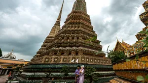 O femeie din Thailanda a fost găsită vie într-un sicriu înainte de a fi incinerată la templu