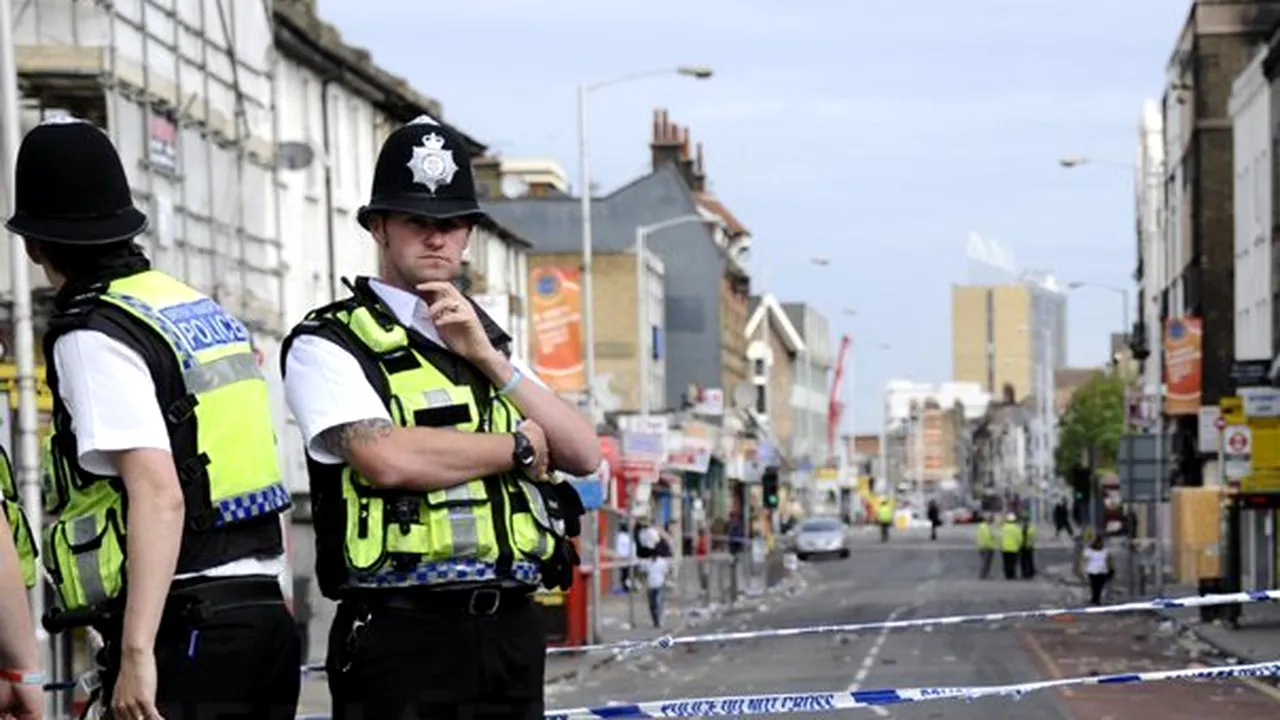 ATACUL din LONDRA: Unul dintre suspecţi a fost externat şi arestat