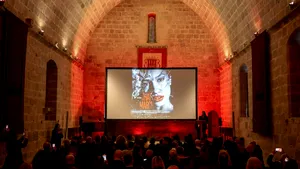 Thrillerul româno-spaniol „Acel Martie” a avut prima proiecție într-o gală spectaculoasă la Castelul Peniscola, din Spania. Actori și influenceri prezenți la eveniment