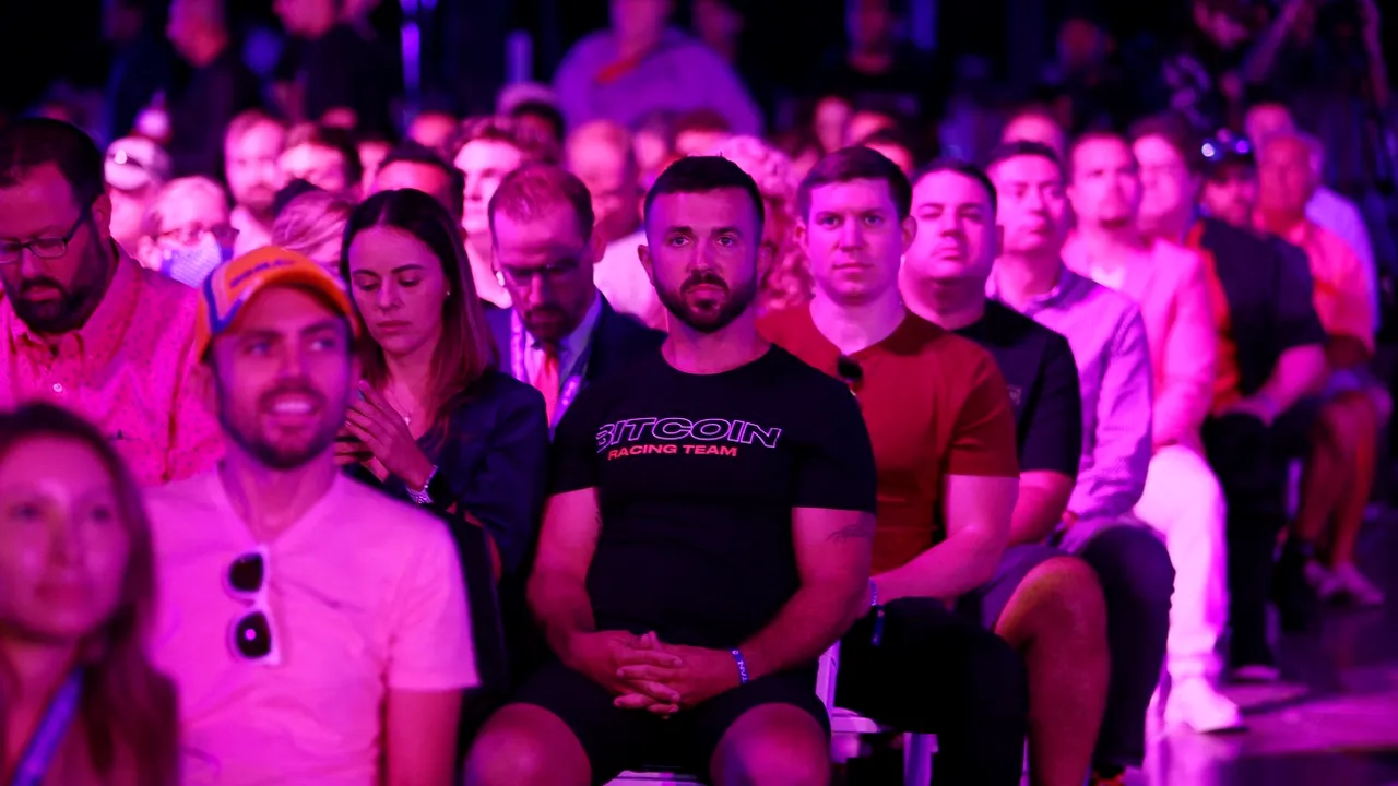 FOTO VIDEO Mii de fani Bitcoin s-au strâns la conferinţa despre criptomonede din Miami
