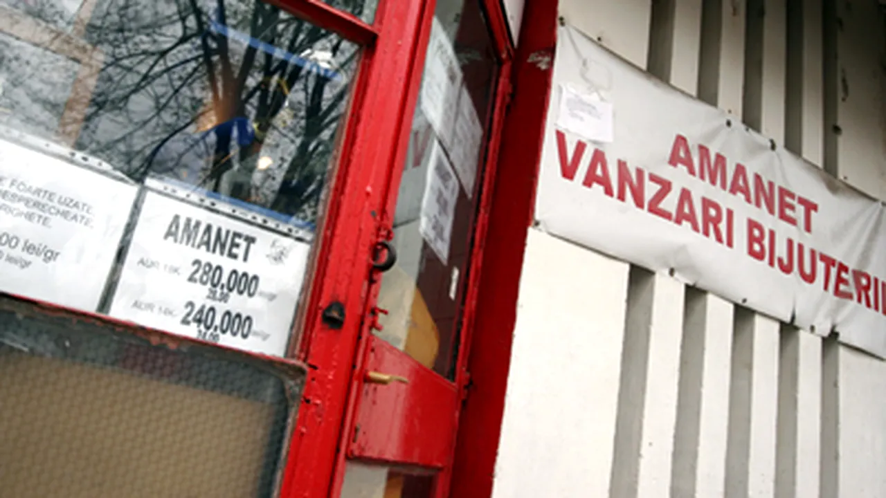 Sute de patroni merg cu kilogramul de aur la casa de amanet