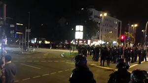 FOTO VIDEO Poliţia germană a utilizat tunuri de apă împotriva protestatarilor adunaţi cu ocazia summitului G20