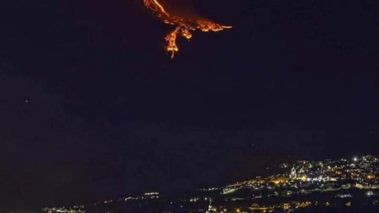 Etna, ploaie de cenuşă. Zboruri oprite pe aeroportul din Catania