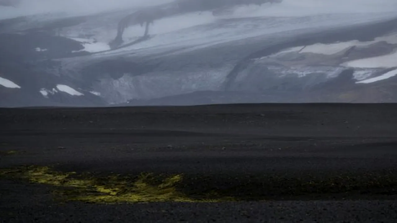 Vulcanul Bardarbunga a intrat în erupţie. Islanda a interzis survolarea zonei - FOTO