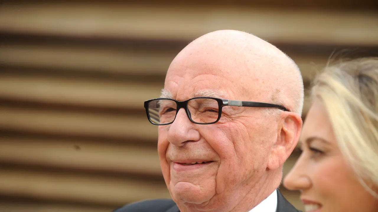 Miliardarul Rupert Murdoch s-a logodit pentru a şasea oară la 92 de ani