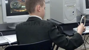 Copiii europeni încep să folosească internetul la şapte ani