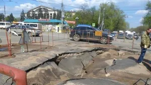 Oraşul ÎNGHIŢIT DE VIU: Zeci de maşini dispar zilnic sub pământ- GALERIE FOTO