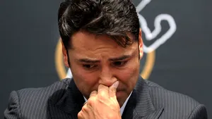 Oscar De la Hoya şi-a anunţat retragerea - VIDEO