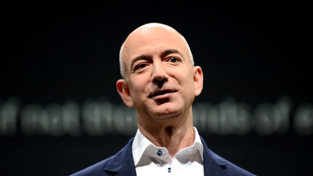 Jeff Bezos, cel mai bogat om din lume, a dat lovitura pe timp de criză. Cu cât i-a crescut averea