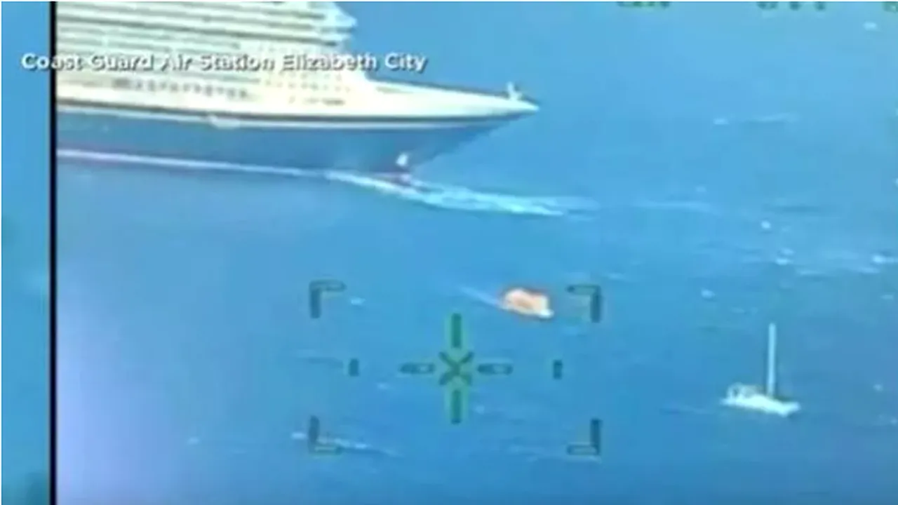 O navă de croazieră Disney nelansată a salvat un catamaran minuscul din mijlocul oceanului