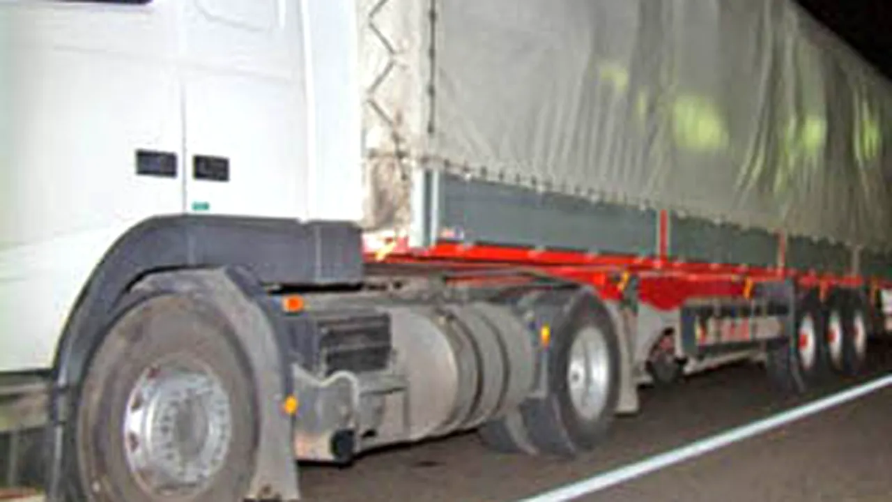 Tir-ul cu gumă de mestecat, furat la Arad, a fost găsit fără încărcătură
