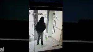 Jaful armat de la banca din Craiova: Hoţul care a fugit cu banii este căutat în continuare 