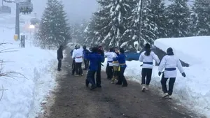 Judo pe zăpadă. Alina Dumitru și-a dus copiii pe care-i antrenează într-un cantonament montan de neuitat