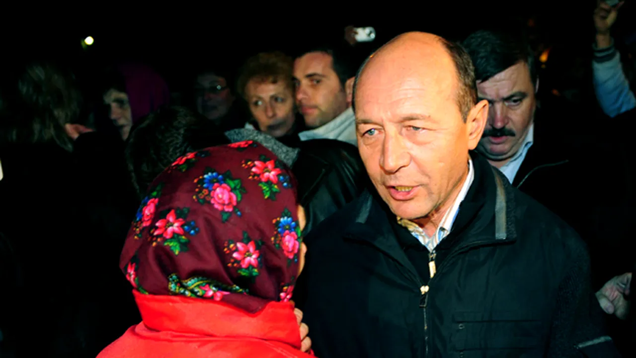Băsescu a oferit distincţii victimelor exploziilor de la mina Petrila, dar şi supravieţuitorilor