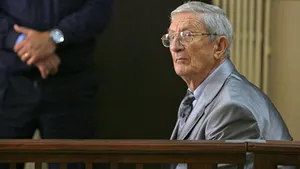 Instanţa a dispus efectuarea unei noi expertize în cazul lui Victor Athanasie Stănculescu