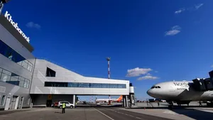 Incident pe un aeroport din Orientul Îndepărtat rus: Motorul unui avion de pasageri a luat foc, în timp ce se pregătea să decoleze