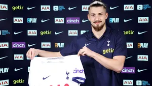 Cu Drăguşin în teren timp de o repriză, Tottenham a plecat cu toate punctele de la Birmingham
