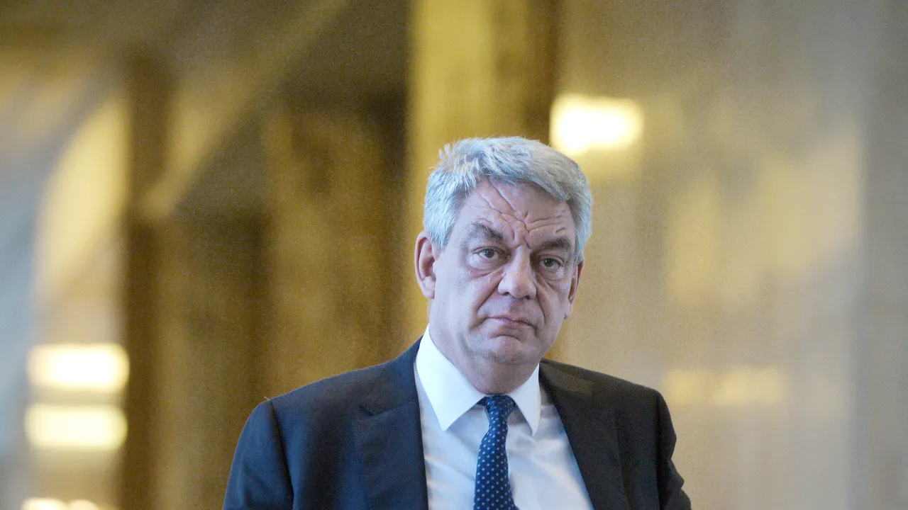 Protestatarii s-au strâns din nou în Piaţa Victoriei din Bucureşti. Ce au spus oamenii, nemulţumiţi de adoptarea OUG privind modificările fiscale / Unii manifestanţi au adus hârtie igienică