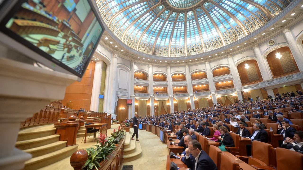 Moţiunea de cenzură, citită marţi seara în plen. Votul va fi dat vineri